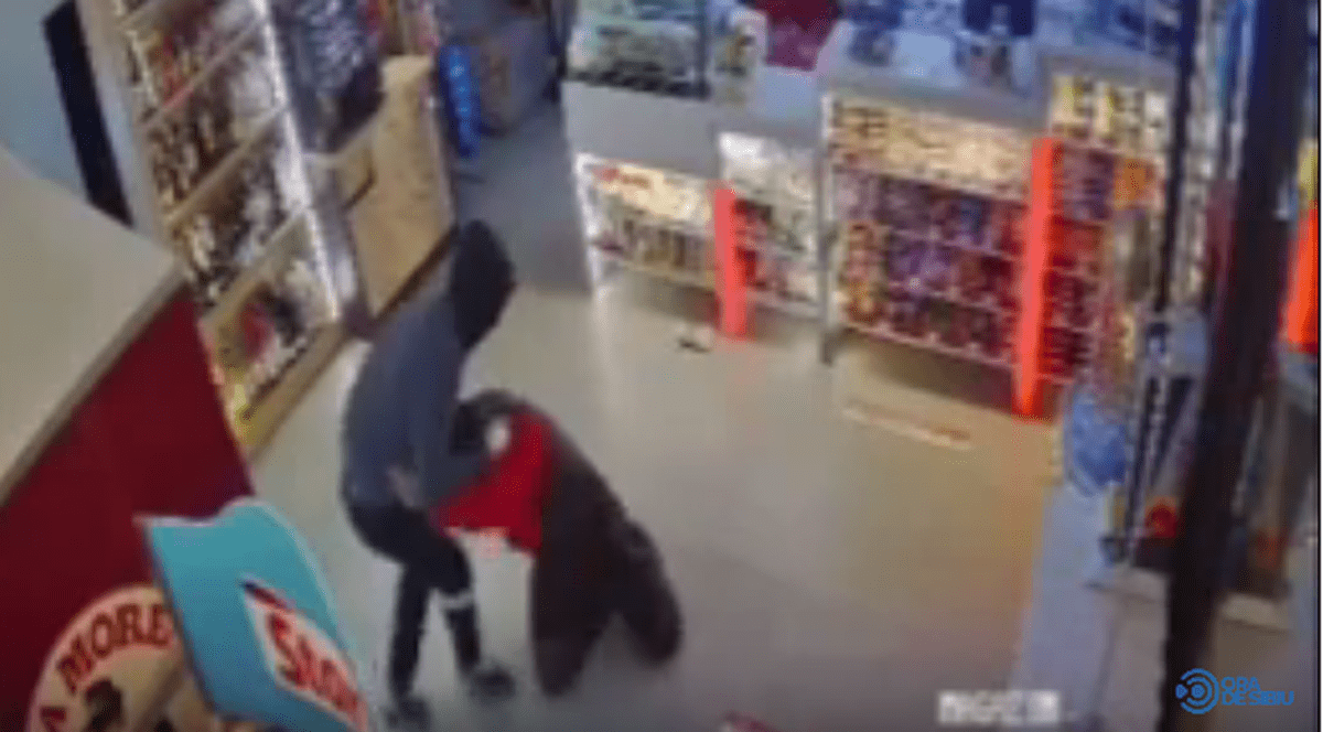 Angajatul unei benzinării din Sibiu, înjunghiat pentru 500 de lei. Autorul jafului nu a fost încă prins