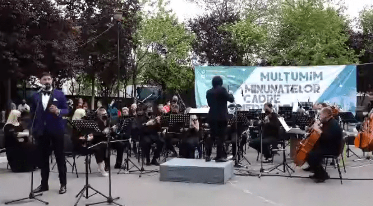 Concert de muzică clasică în curtea Spitalului Județean Târgoviște, dedicat medicilor care au tratat bolnavii de COVID