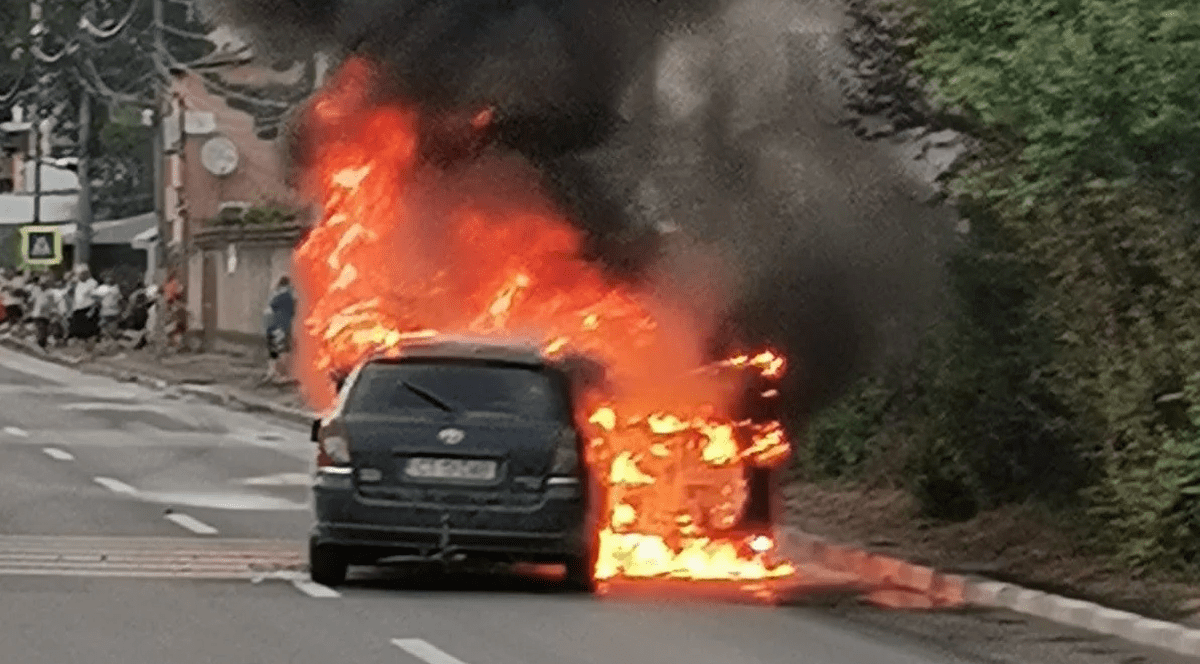 Ce s-a descoperit în portbagajul mașinii care a luat foc în mers la Agigea