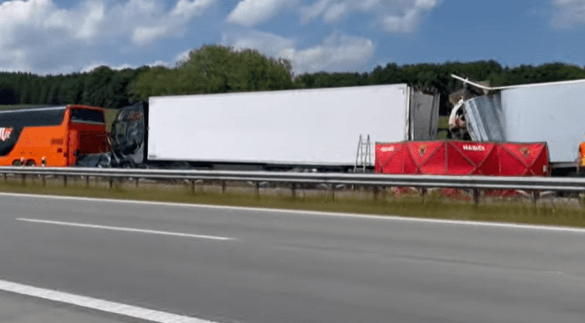 Un șofer român a murit într-un accident pe autostradă din Cehia în care au fost implicate patru mașini