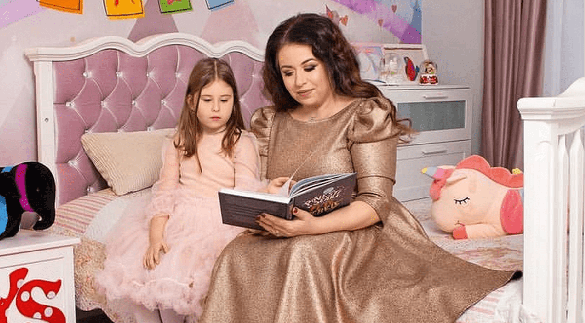 Oana Roman renunță la emisiunea difuzată pe Antena Stars, în care apărea alături de fiica ei. Ce va face vedeta mai departe