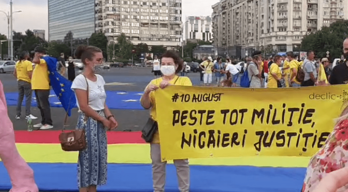 150 de persoane au participat la protestul din Piața Victoriei față de tergiversarea dosarului „10 august”: „Peste tot miliție, nicăieri justiție!”