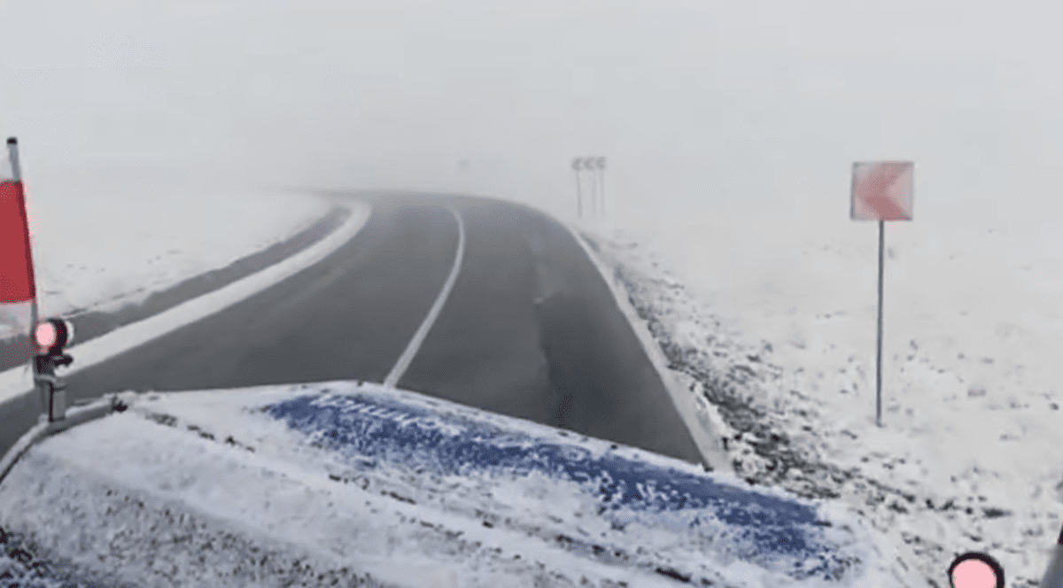 Circulaţia pe Transalpina, între Rânca şi Obârşia Lotrului, rămâne închisă din cauza condiţiilor meteo nefavorabile