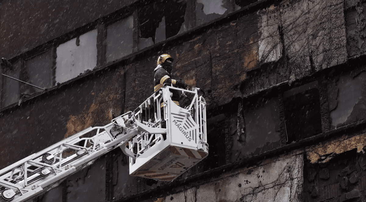 Adolescentul de 15 ani acuzat că a incendiat un bloc din Constanța, arestat preventiv pentru 30 de zile