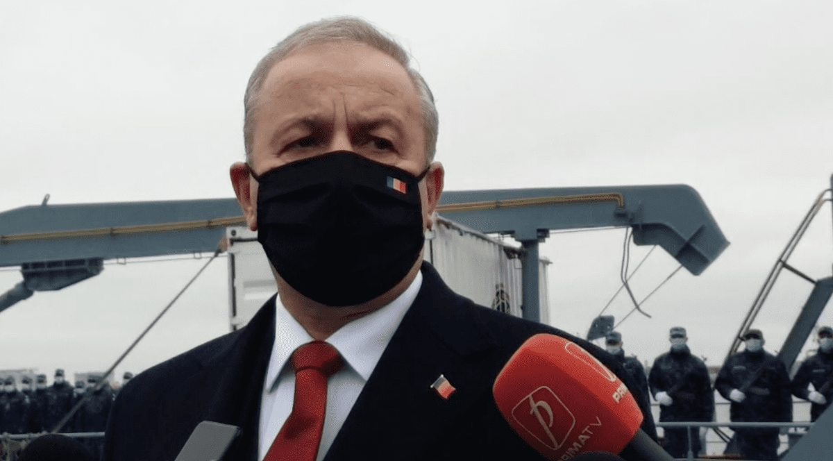 Cum explică Vasile Dîncu faptul că a purtat o mască textilă, deşi nu avea voie: Erau două măști lipite „în regie proprie”