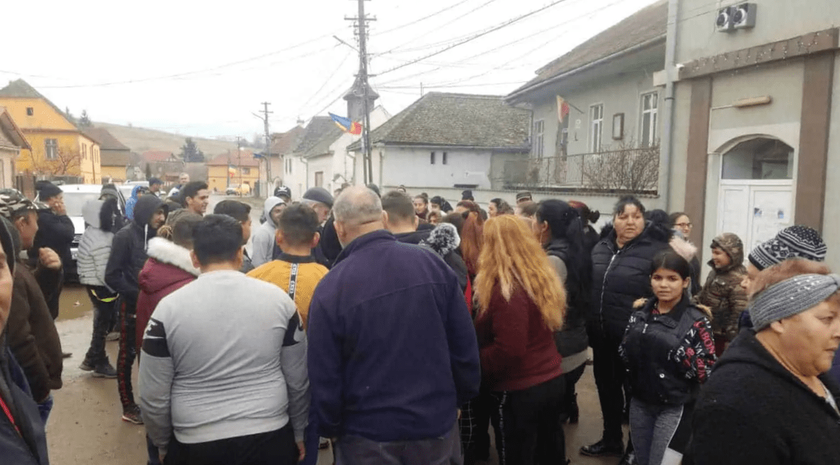 Revoltă într-o comună sibiană, după ce sute de case au rămas fără curent. Primar: „Dușmanii politici îmi fac rău”