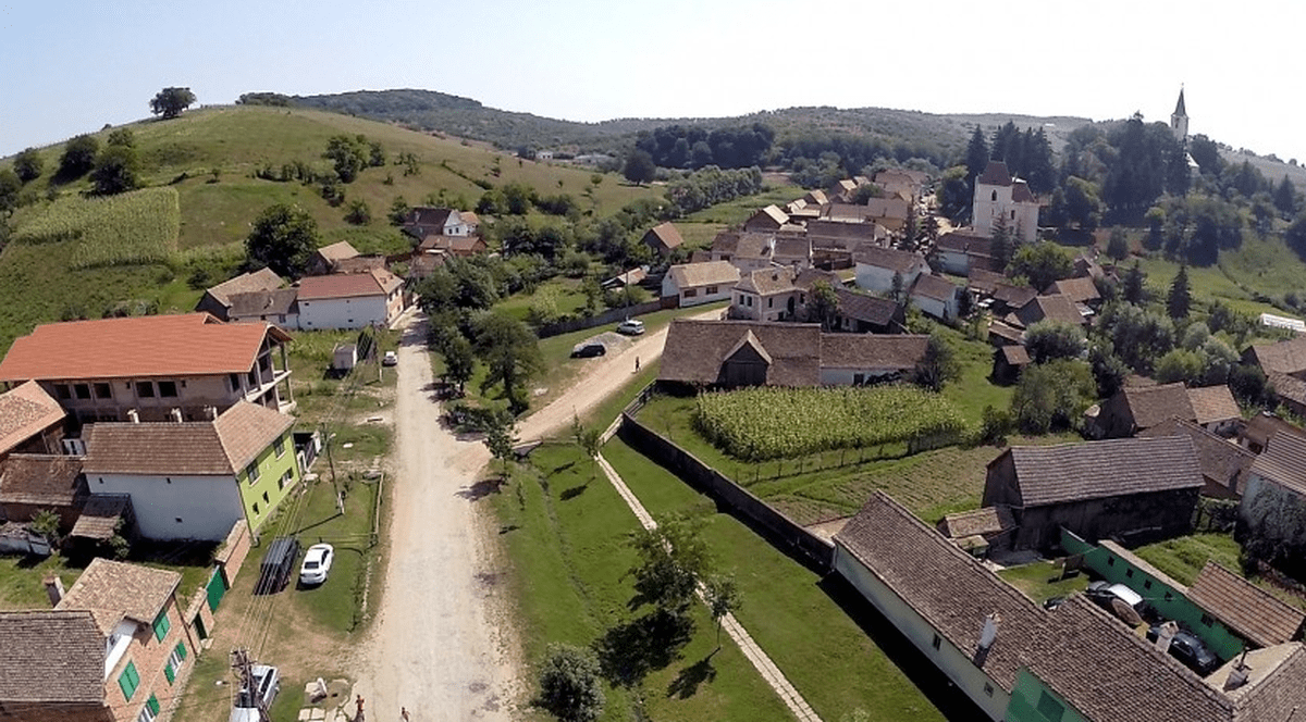 Electrica spune că întreruperile de curent din comuna sibiană Vurpăr sunt provocate chiar de locuitori, „din cauza racordărilor neautorizate”