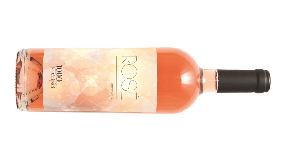 „Vinul tău din via ta”: Pinot Noir Rozé 2021 de la Crama „1000 de Chipuri” / De ce să cumperi doar o sticlă, când poţi avea tot butaşul?