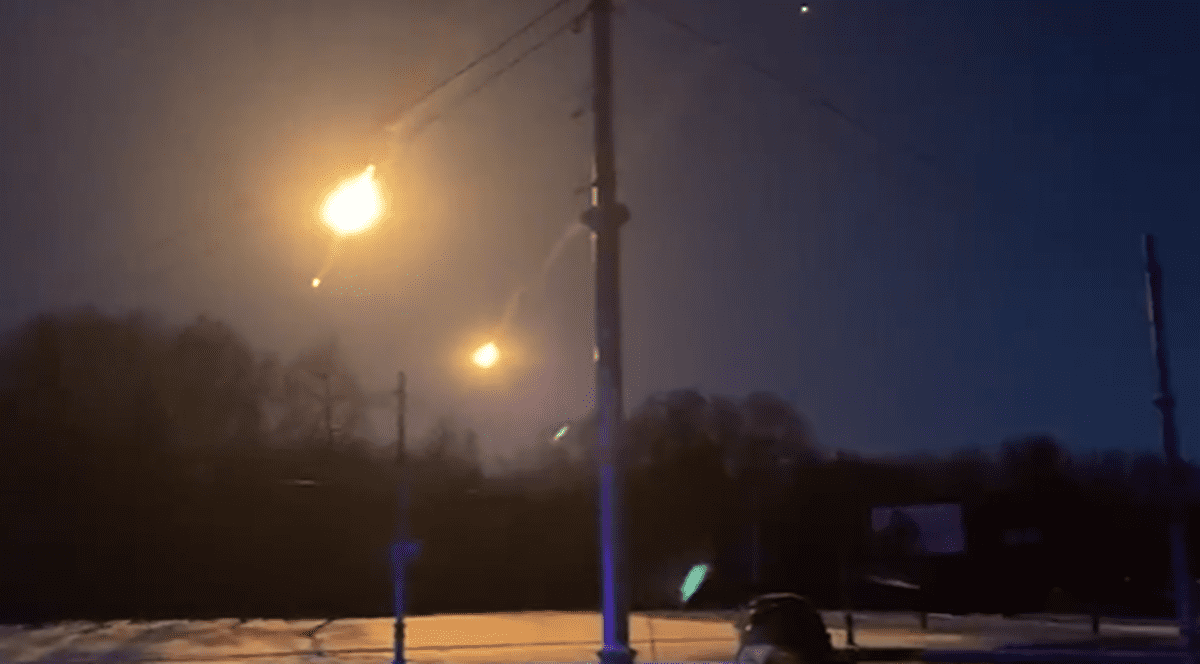 VIDEO |  Un avion de luptă rusesc, doborât deasupra Harkovului. Momentul a fost filmat