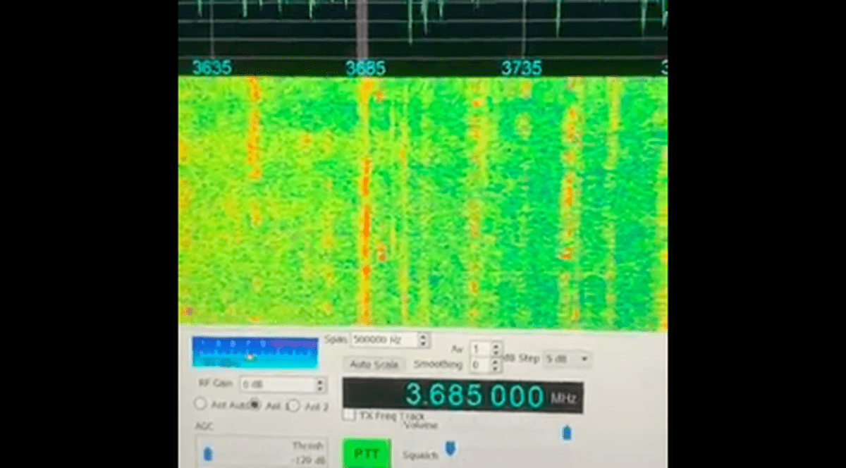 AUDIO | „Te trec fiorii!” Când comandanții ruși au ordonat atacul, în stațiile soldaților s-a auzit imnul Ucrainei
