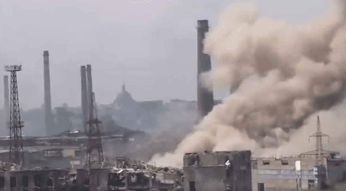 VIDEO | Uzina Azovstal, luată cu asalt de forțele ruse. Imagini cu atacul asupra combinatului din Mariupol