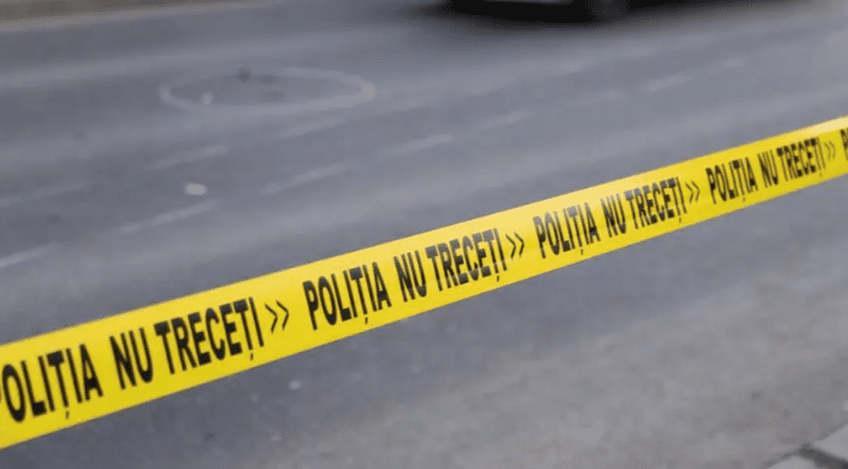 Soț și soție, găsiți împușcați în propria casă, în Harghita. Polițiștii au găsit lângă cei doi un pistol