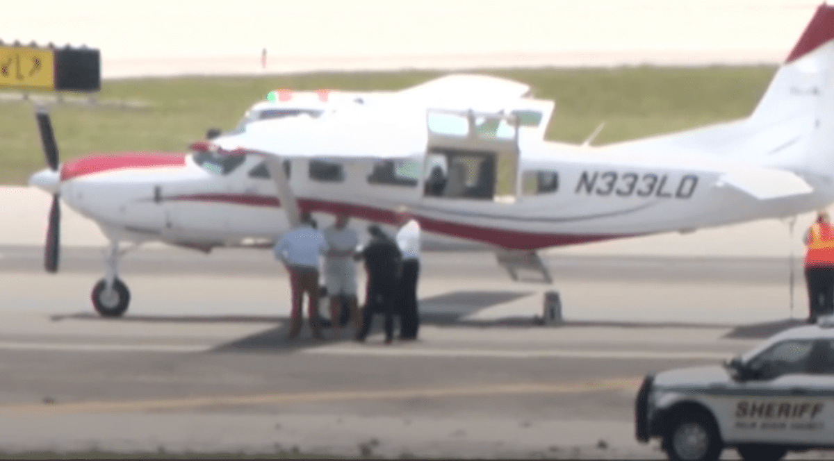 „Nu am nicio idee cum să pilotez”. Un pasager a reușit să aducă în siguranță pe pistă un avion de mici dimensiuni, după ce pilotul a leșinat