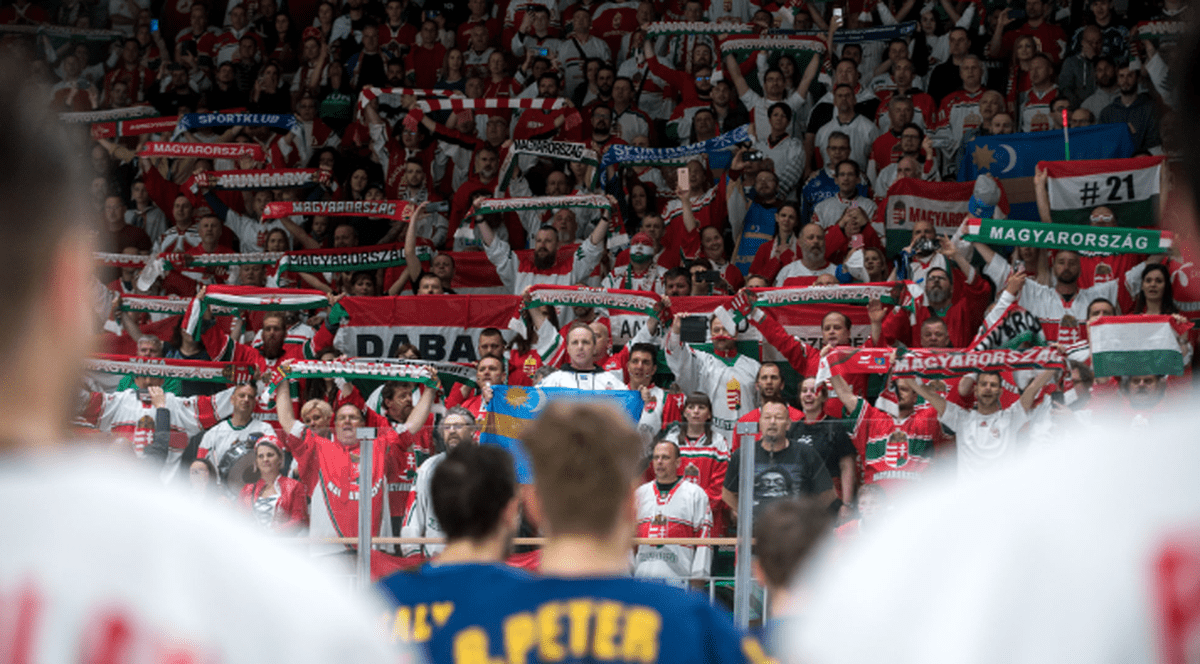 Jucătorii de etnie maghiară din naționala României au cântat imnul Ținutului Secuiesc cu galeria Ungariei la Mondialul de hochei