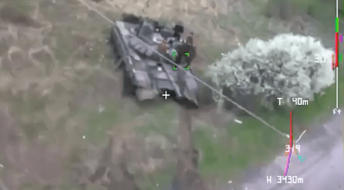 Dronele kamikaze trimise de americani, în acțiune. Momentul în care un tanc rusesc este lovit în plin