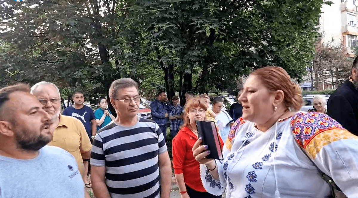 VIDEO | Soțul senatoarei Diana Șoșoacă a îmbrâncit un tânăr la un protest de susținere a bisericii ilegale din Constanța