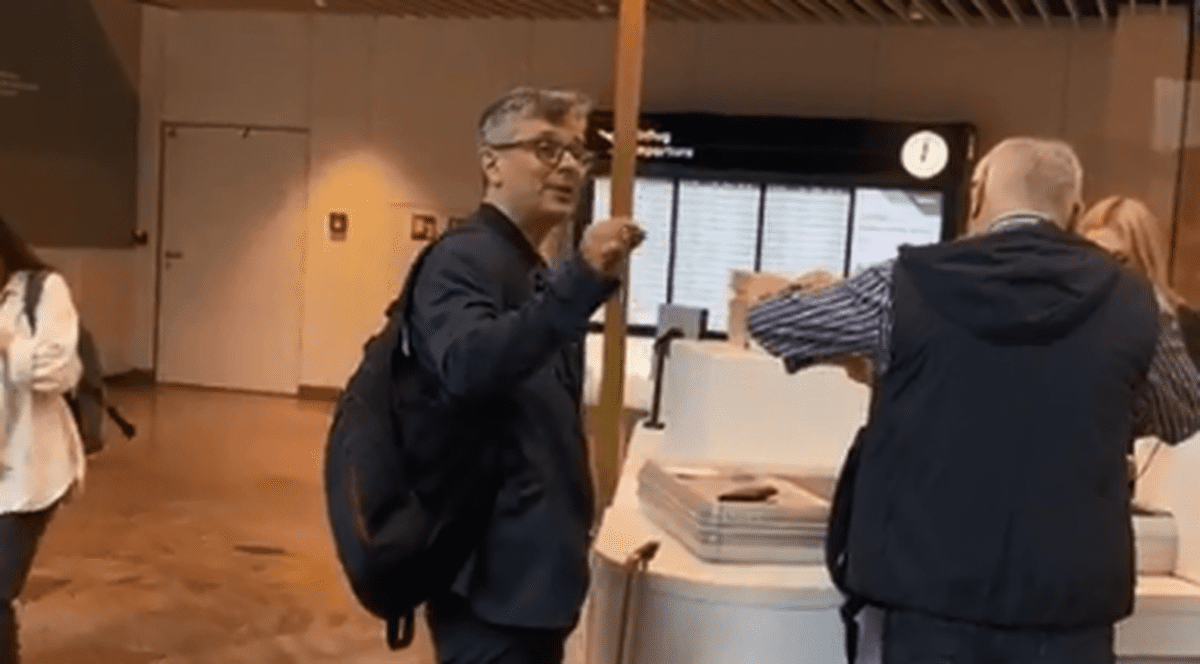 Întâlnire pe aeroportul din Viena între George Simion și ministrul Virgil Popescu. Schimbul de replici dintre „trompeta rusească” și „hoțul de la Energie”