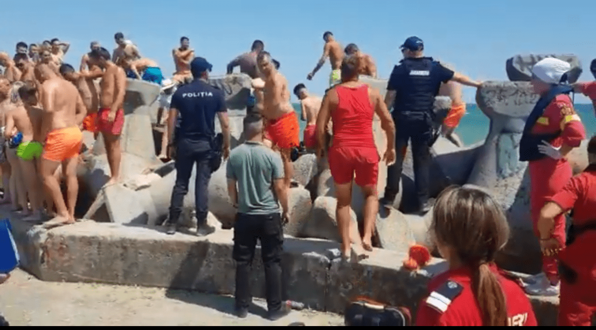 Doi tineri din Vaslui care lucrau ca sezonieri pe litoral au dispărut în mare. Unul dintre ei, găsit înecat după două zile de căutări