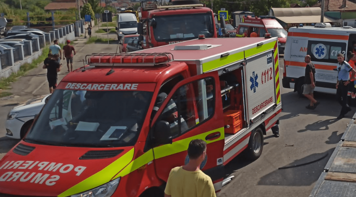 Cinci persoane, între care un bebeluș, rănite după ce un TIR şi o dubă s-au ciocnit, la Vâlcea