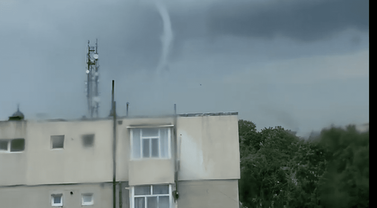Minitornadă la Sulina, surprinsă în imagini de localnici - VIDEO