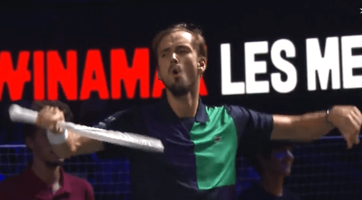 Jucătorul rus de tenis Daniil Medvedev, gesturi scandaloase în timpul meciului cu Stan Wawrinka de la Metz