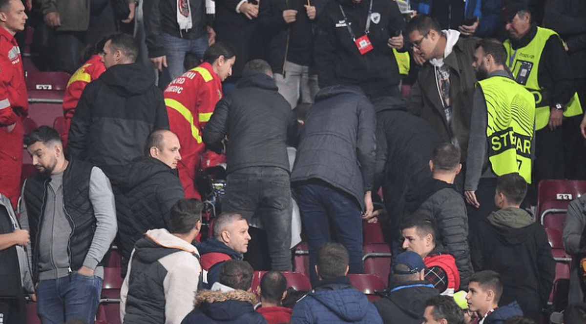 Meciul CFR Cluj - Slavia Praga, din Conference League, întrerupt un sfert de oră după ce unui spectator i s-a făcut rău