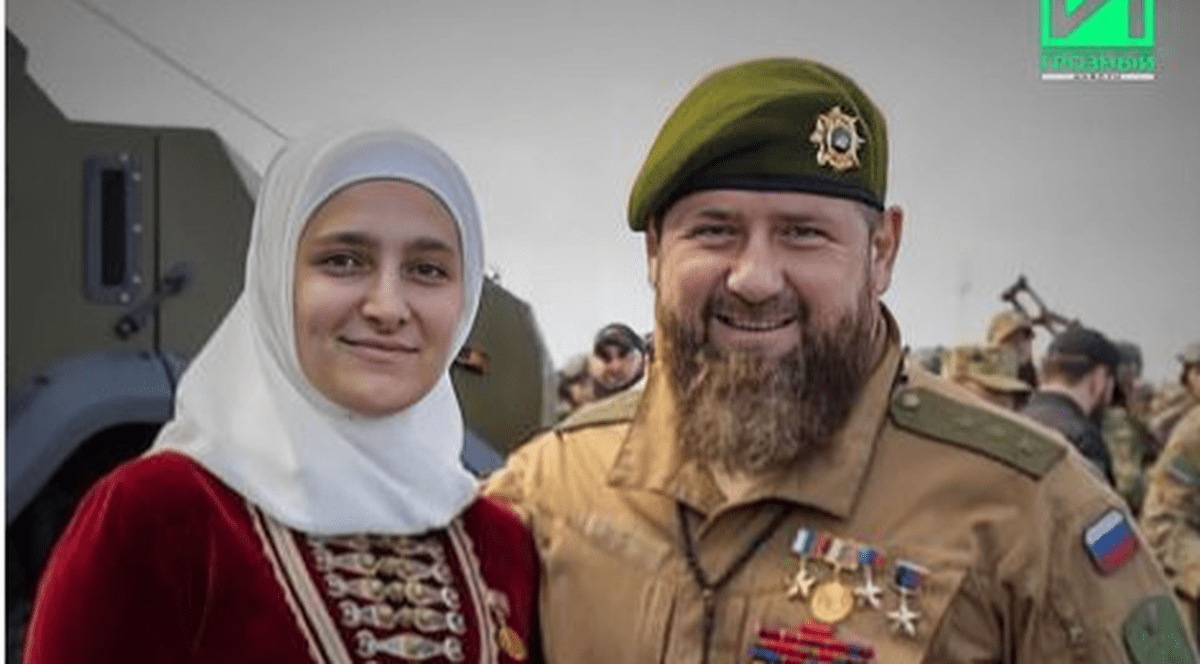 Păzită ca un șef de stat. Fata cea mare a liderului cecen Ramzan Kadîrov, în „misiune umanitară” în Mariupol