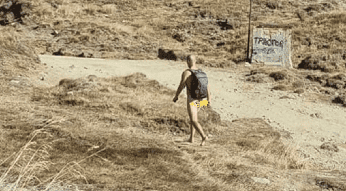 Un turist, surprins dezbrăcat în drum spre Vârful Omu. Postarea salvamontiștilor a devenit virală: „Se călește pentru facturile de iarnă”