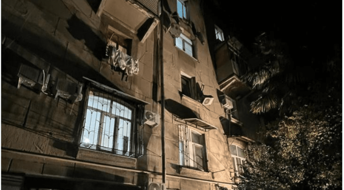 Două persoane au murit și o a treia este în stare gravă la spital, după ce balconul unui hostel din Soci s-a prăbușit
