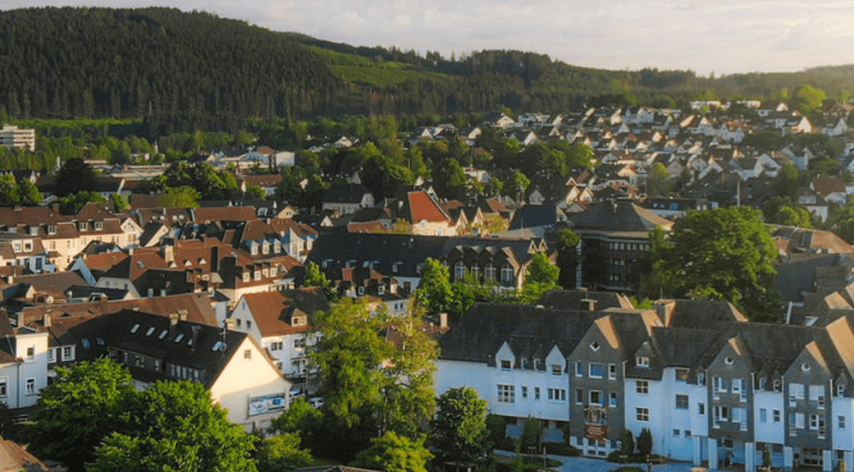 O fetiță de 8 ani, eliberată după ce a fost ținută închisă în casă de când s-a născut, în Germania