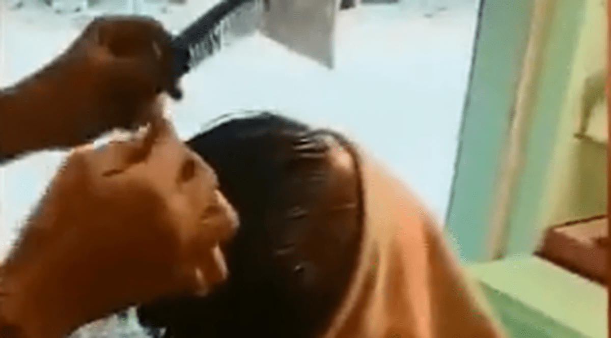 Tunsoarea cu foc nu a mers bine pentru un indian, care a ajuns a spital cu arsuri grave. Poliția investighează accidentul