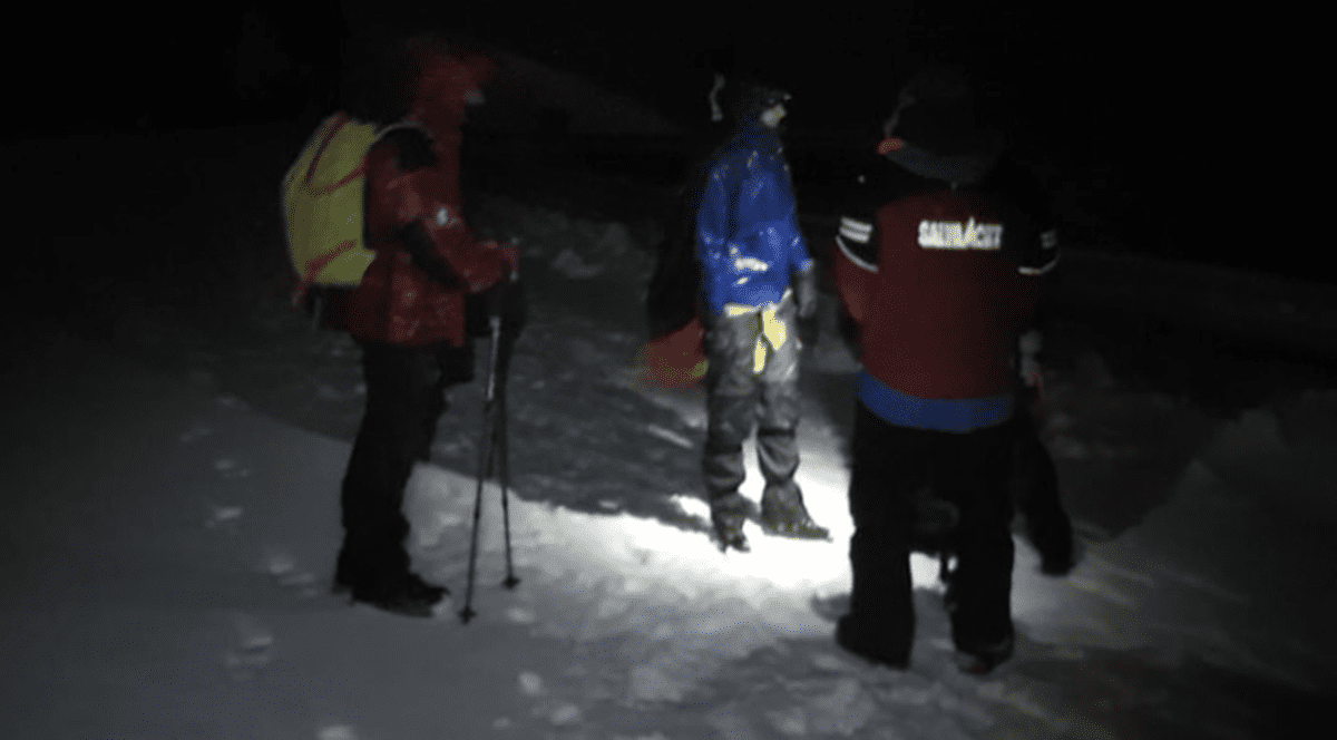 25 de turişti blocați în zona Bâlea, recuperați de salvamontişti. Strat de zăpadă „consistent” la altitudini de peste 1.800 de metri