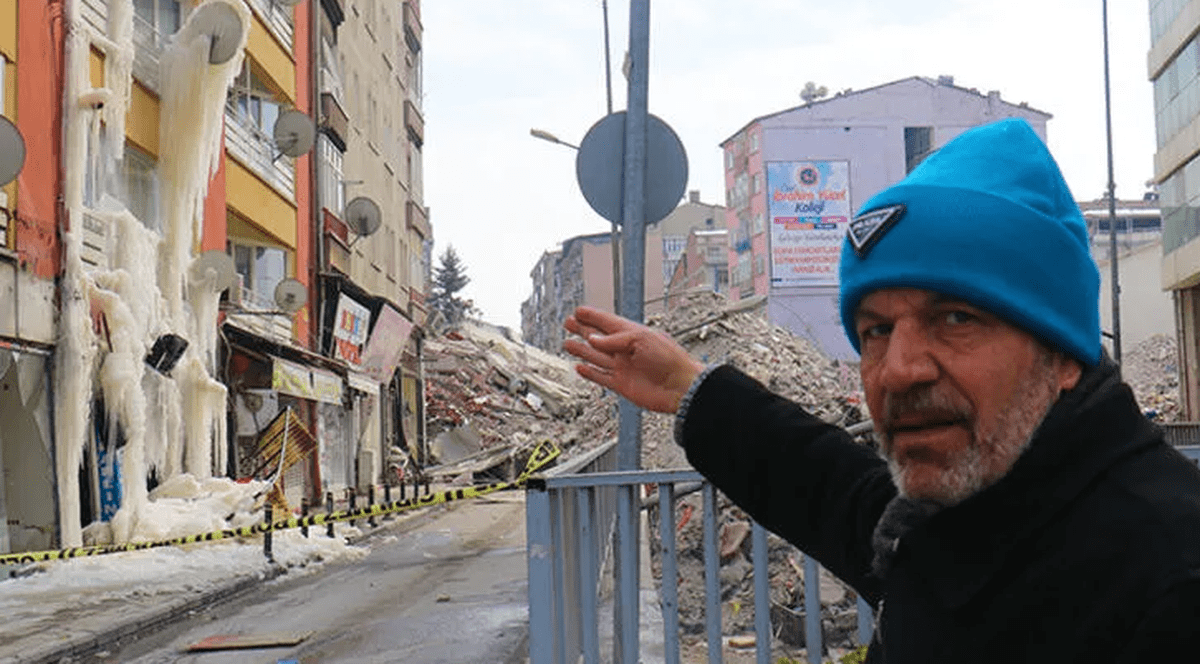 „Ice Age”, după cutremure. Un bloc avariat din Malatya s-a transformat într-o peșteră de gheață
