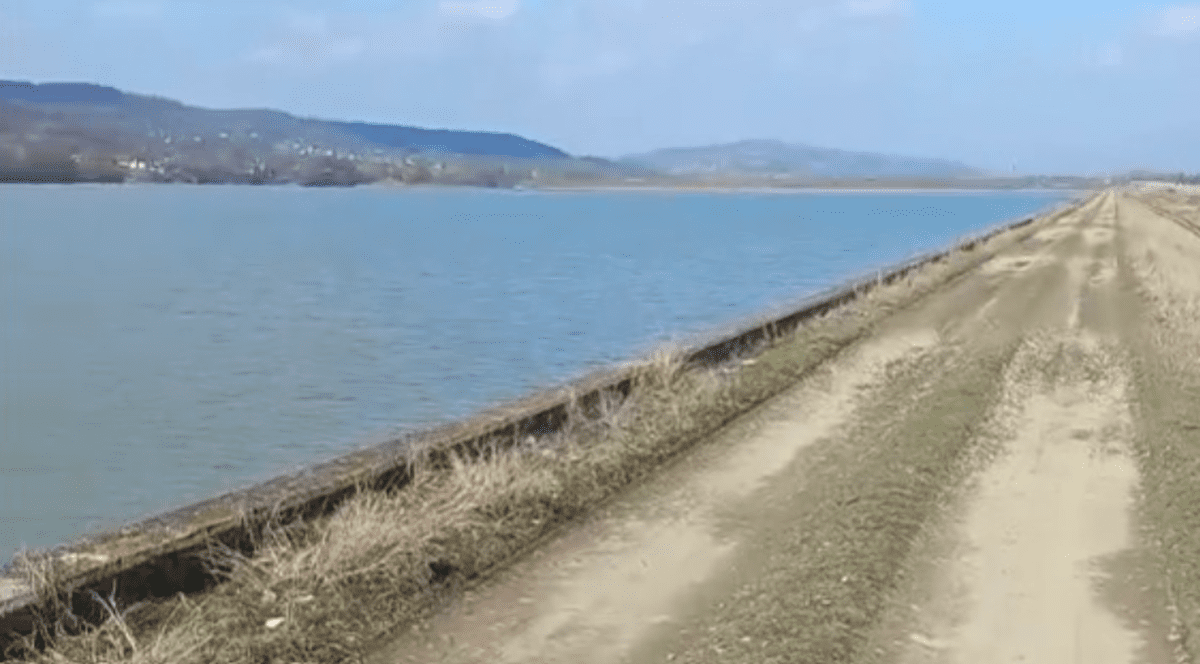 Trupul unui bărbat din Curtea de Argeş, luat de ape în luna ianuarie, a fost găsit în apropiere de barajul Zigoneni