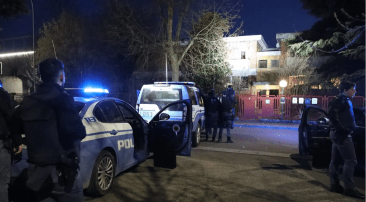 Un român a fost acuzat în Italia că a răpit și a amenințat cu arma o fată de 17 ani. Ce a descoperit poliția