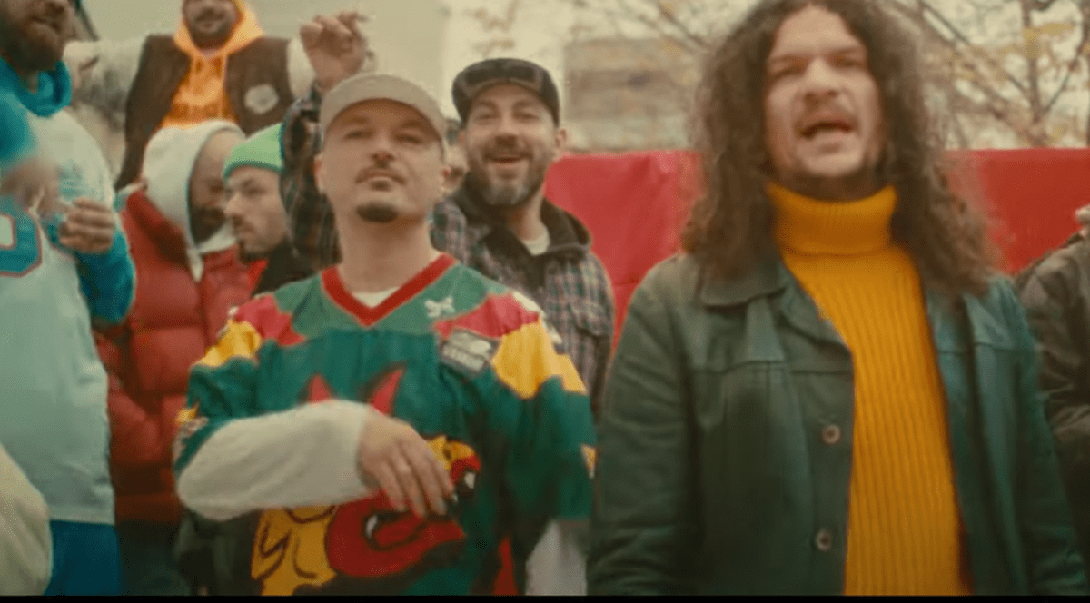 Cum sună piesa lansată de Puya și Tudor Chirilă, „Stele căzătoare”. „În caz că vă era dor de mine cu părul”