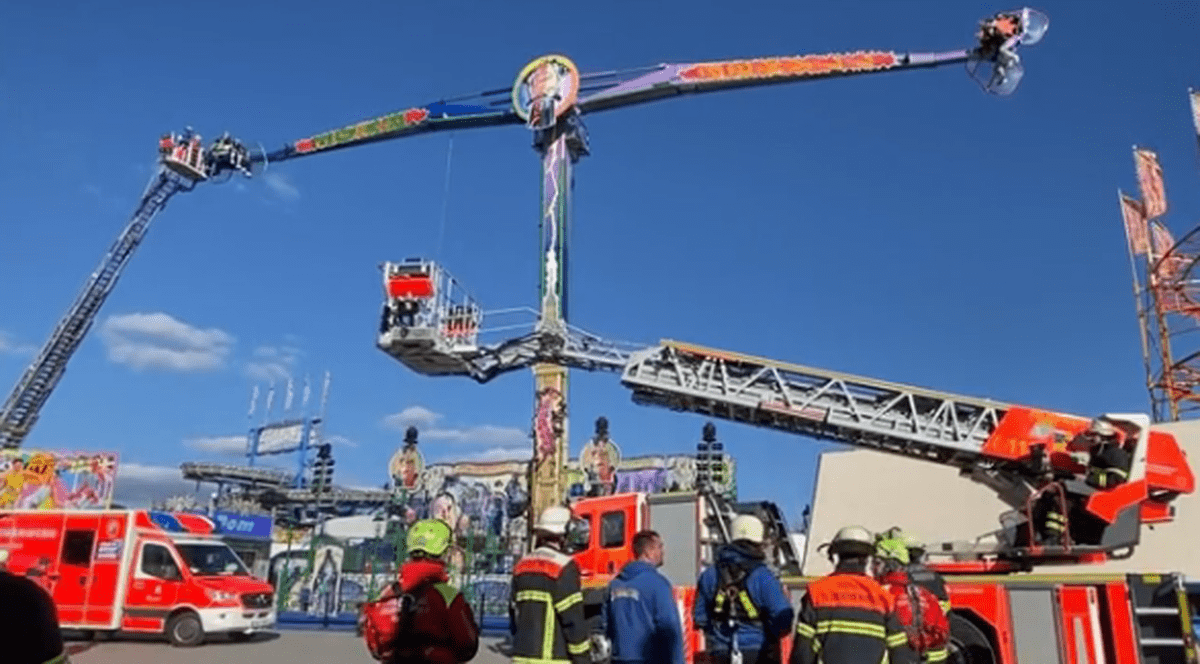 Șase oameni au rămas blocați la 20 de metri înălțime, după ce instalația „Jekyll&Hyde” dintr-un parc de distracții din Hamburg s-a stricat