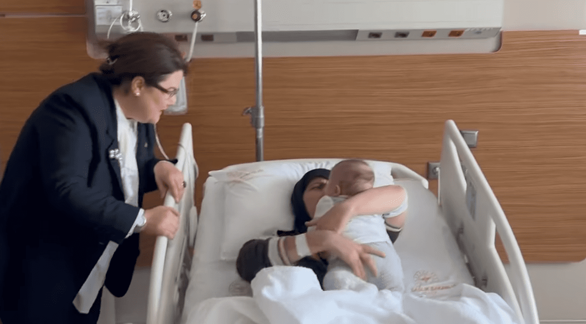 O mamă și fetița ei, salvată la șase zile după cutremurul din Turcia, reunite după 54 de zile: „Așteptarea a luat sfârșit”