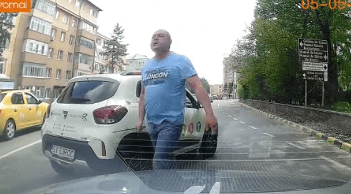 Șofer amendat și lăsat fără permis, la Suceava, după ce a blocat traficul şi a făcut scandal în stradă pe motiv că a fost claxonat
