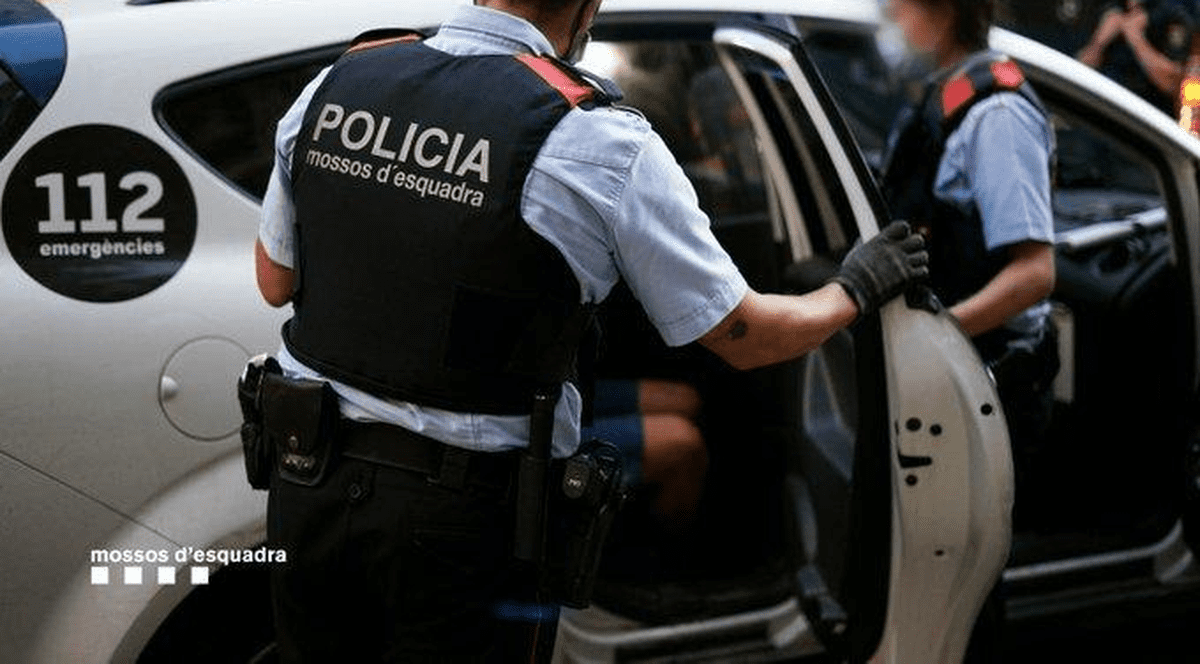 Cadavrul găsit acum trei zile într-un apartament din București este al unei fete de 12 ani. Mama victimei, reținută în Spania