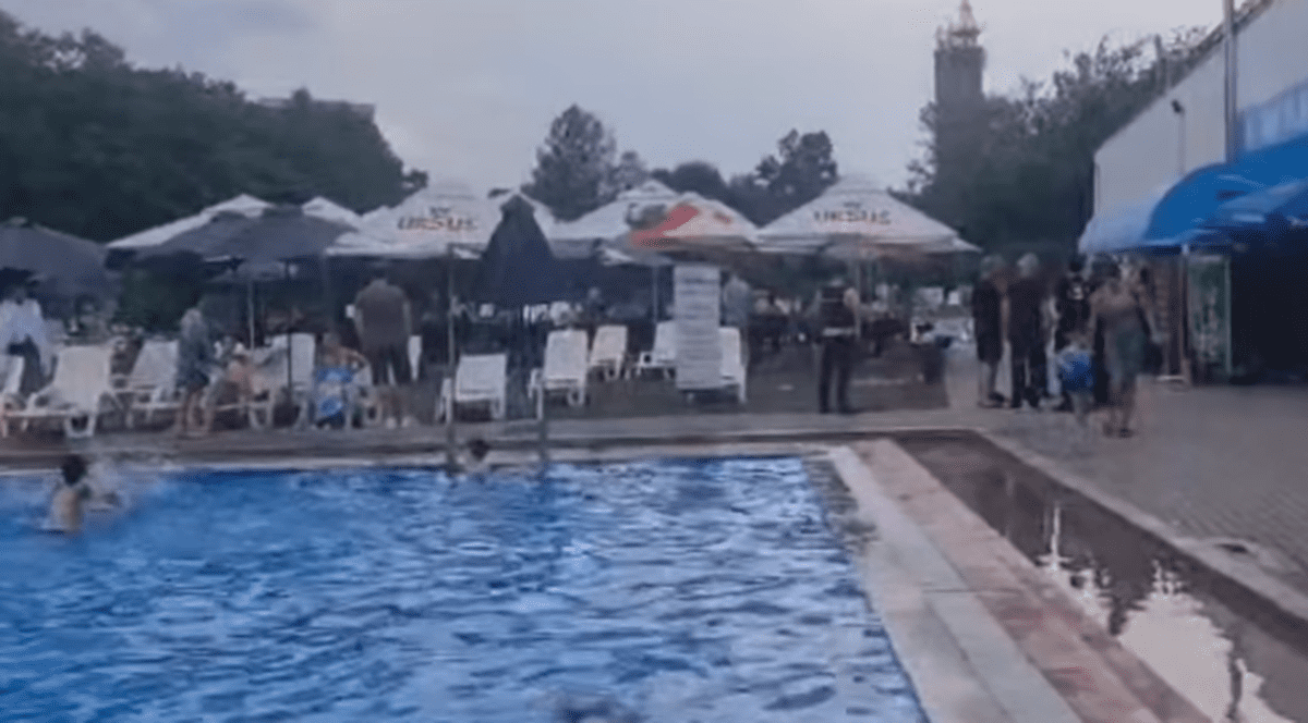 Bătaie la un ștrand din Pitești. Un bărbat a ajuns la spital, alte zece persoane, la audieri