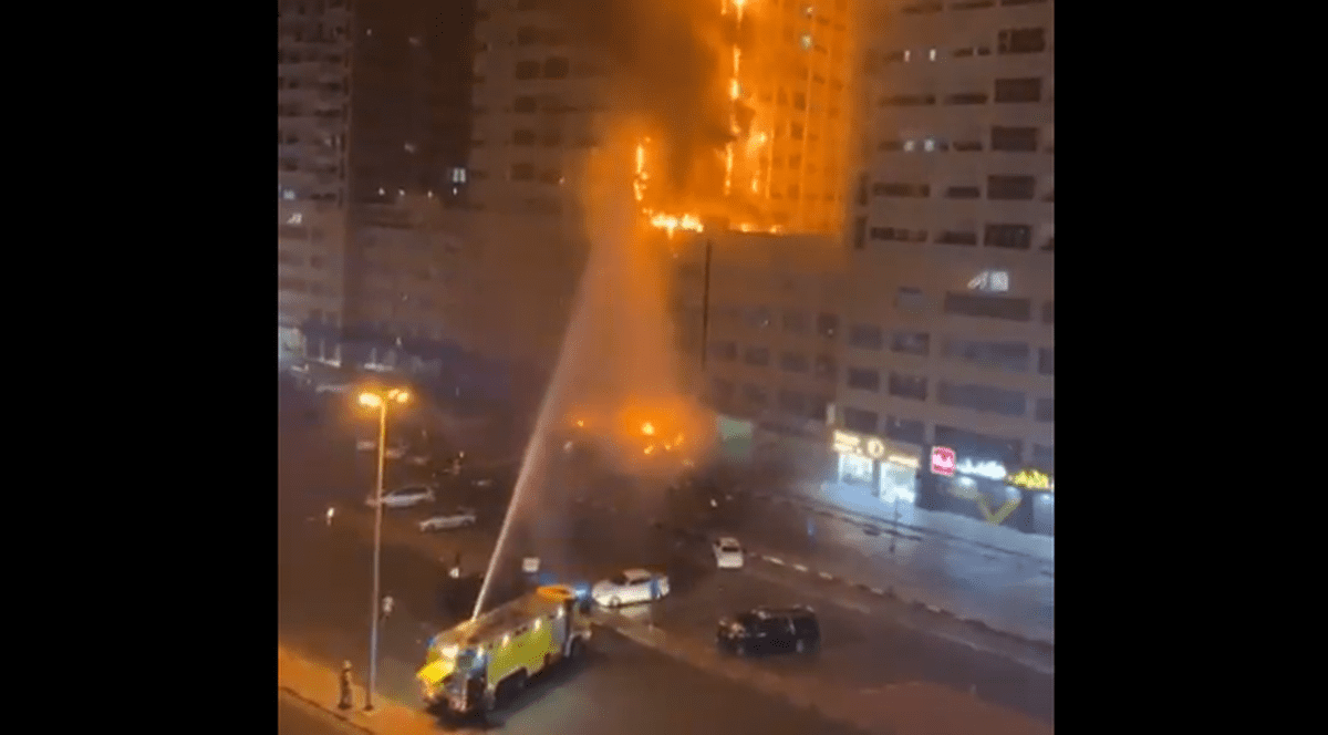 Incendiu violent într-un bloc turn din Emiratele Arabe Unite - VIDEO