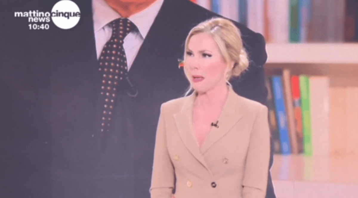 VIDEO. Momentul în care o prezentatoare TV izbucnește în plâns când anunță moartea lui Silvio Berlusconi