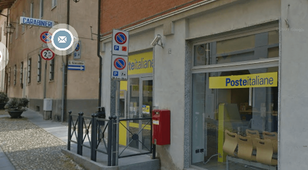 O româncă de 63 de ani a vrut să jefuiască un oficiu poștal din Italia, de vizavi de cazarma carabinierilor: „Dacă nu-mi dați toți banii dau foc la tot”