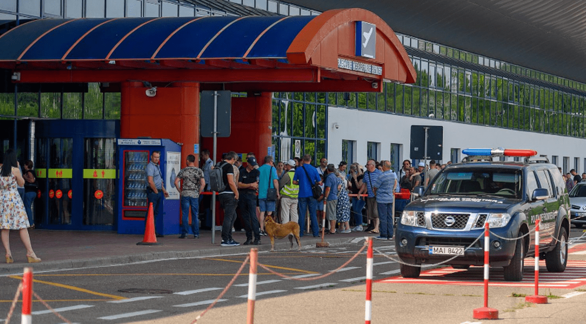 Filmul atacului de pe aeroportul din Chișinău. Cum s-au derulat evenimentele și cât a durat capturarea agresorului