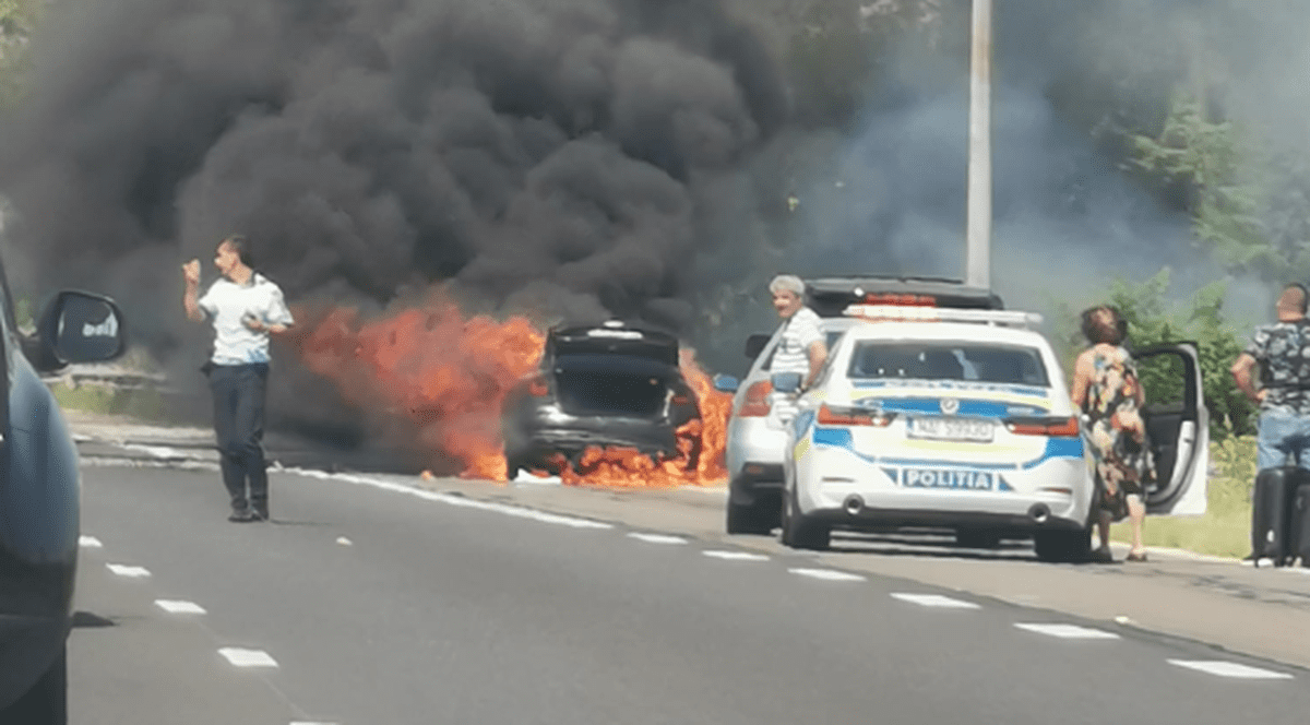 O mașină a luat foc în mers pe Autostrada Soarelui, pe sensul spre București. Dimineață, alte două accidente