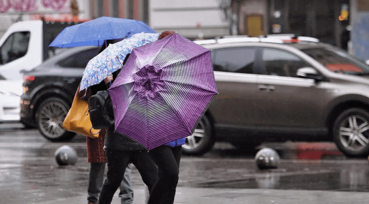 Noi avertizări meteo. Jumătate de țară, sub cod galben de ploi torențiale, până duminică seară