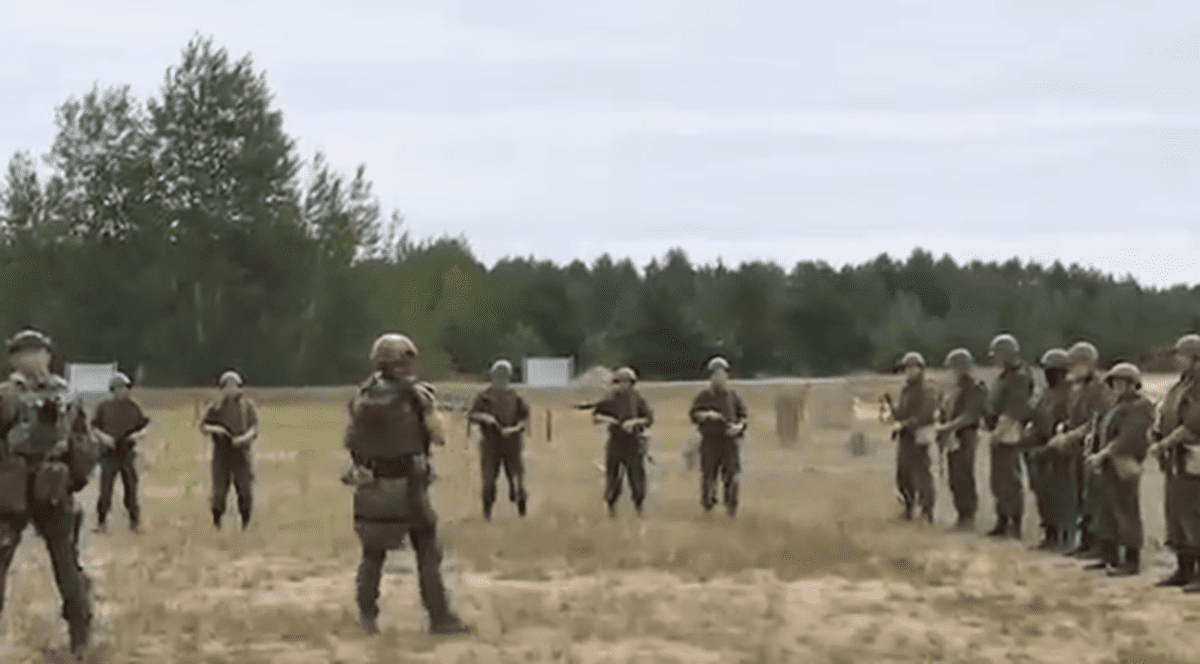 Mercenarii Wagner au început să antreneze trupele belaruse. „Recruții învață abilitățile de deplasare pe câmpul de luptă și de tragere tactică”