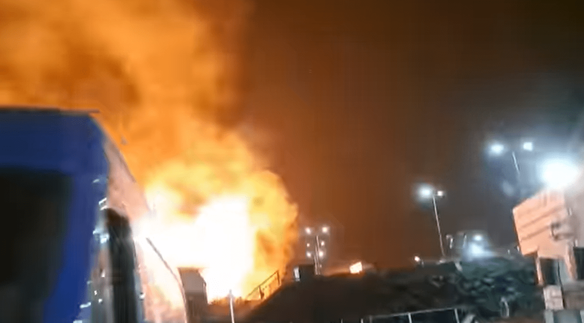 VIDEO. Bombardament în Ucraina „la câteva zeci de metri” de românii care plecau cu bacul către Isaccea: „Fugi! Aici a picat, direct în vamă”