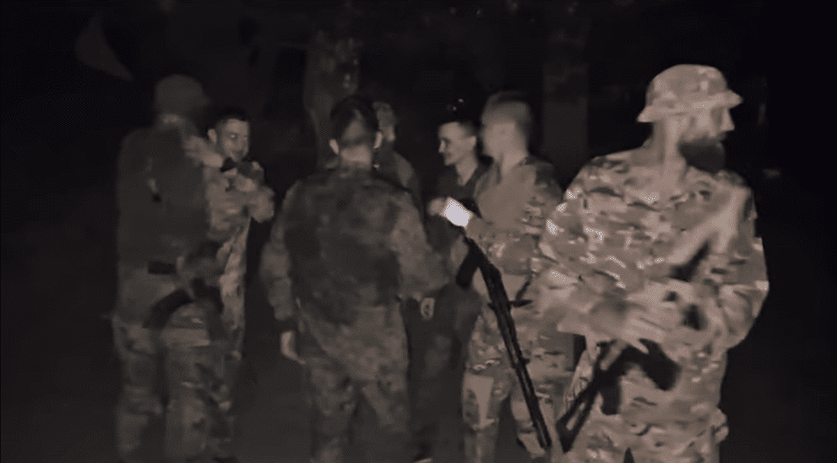 Forțele speciale ucrainene au extras doi soldați care operau încă de la începutul invaziei în spatele liniilor inamice | VIDEO